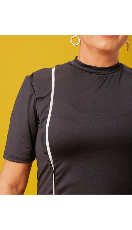 Blusa One Way Com Gola Média e Viés Laterias