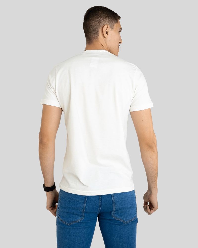 Camiseta Masculina Com Estampa Central de Silk e Textura - Local Division 2